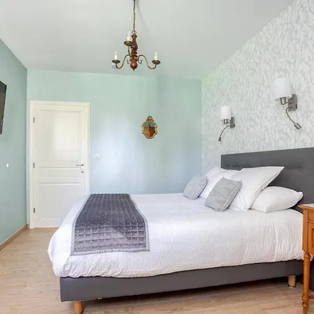 Le Clos Des Pervenches Jassans-Riottier Room photo