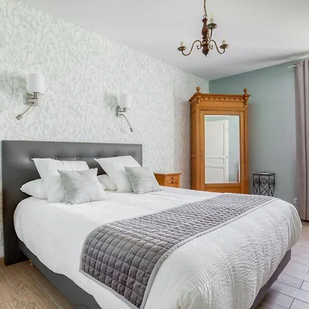 Le Clos Des Pervenches Jassans-Riottier Room photo