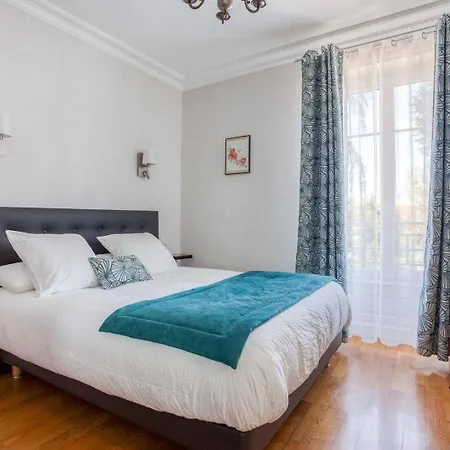 Le Clos Des Pervenches Jassans-Riottier Room photo